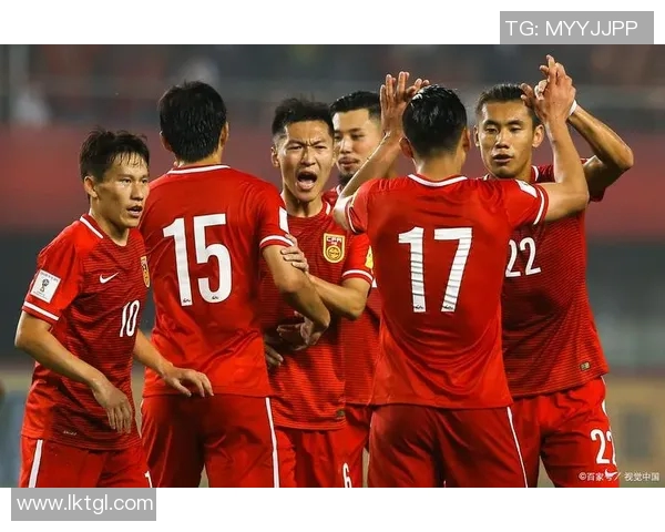 21号足球球星带领球队拼搏绿茵场追逐荣耀梦想书写不朽传奇