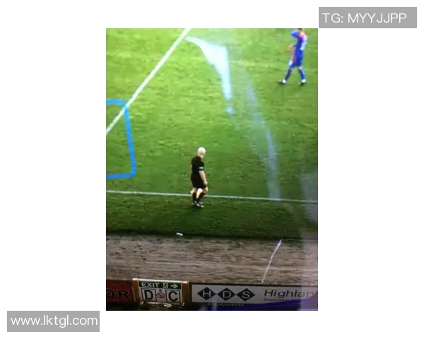 足球球星因放屁尴尬瞬间被摄像机捕捉瞬间引发网络热议